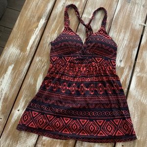 Crisscross red/navy sleeveless top
